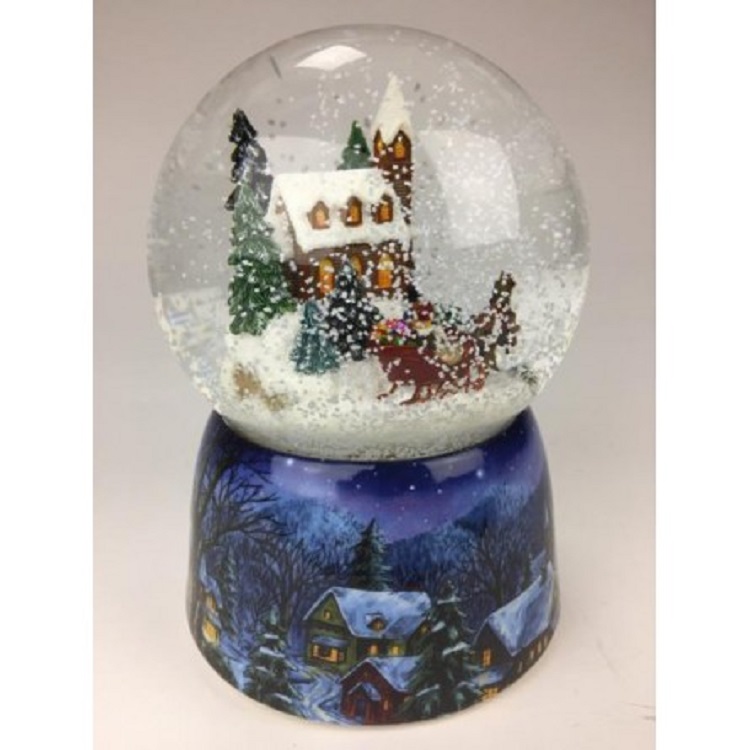 Hógömb-lovas szánnal. Ez a mesebeli hógömb nem csupán egy dekoráció, hanem egy igazi, téli történet, mely életre kel a szobában.