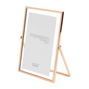 Modern rózsaarany képkeret egy 10x15 centiméteres fotó számára