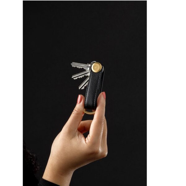 Orbitkey kulcstartó - Liquorice, fekete.Orbitkey márkájú fekete bőr kulcstartó, a kulcsok rendezett tárolására.