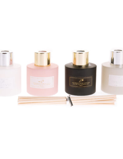 Négy deluxe illatosítóból álló gyönyörű ajándékkészlet, amely nyugalmat hoz otthonába. A HESTIA® Home Fragrance-től.