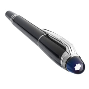 Montblanc Starwalker Black fineliner resin platina bevonatú szerelvényekkel, fekete nemesgyanta csővel és kupakkal.