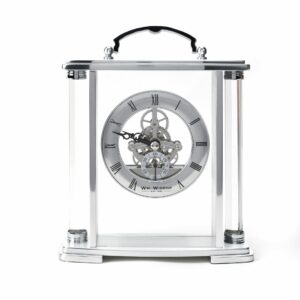 Stílusos és modern, csiszolt és polírozott ezüst alumíniumból készült óra "lebegő" számlapokkal.
