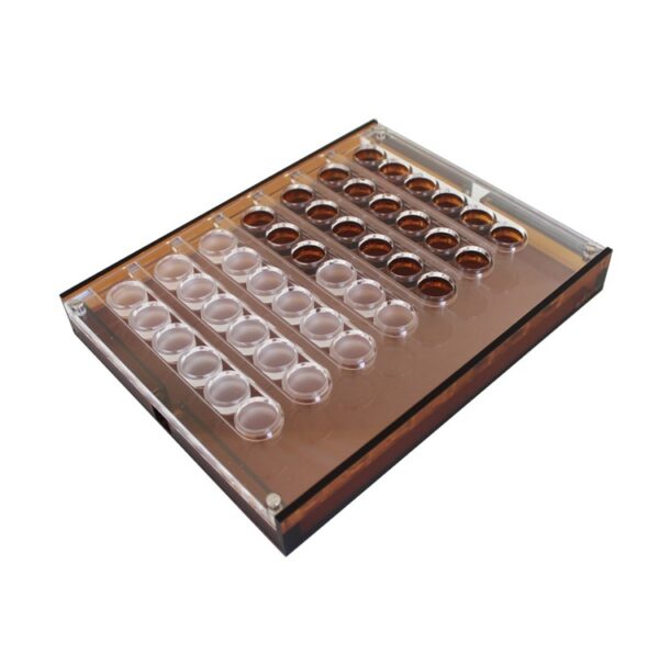 Elegáns CONNECT FOUR Logikai játék plexiüvegből, mágneses záródással.