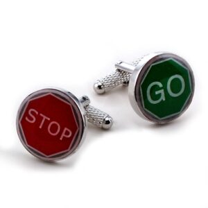 OnyxArt kerek mandzsettagomb " Stop - Go " felirattal, piros és zöld alapon.