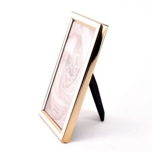IMPRESSIONS® arany és fehér fotókeret. A kép mérete: 10 x 15 cm