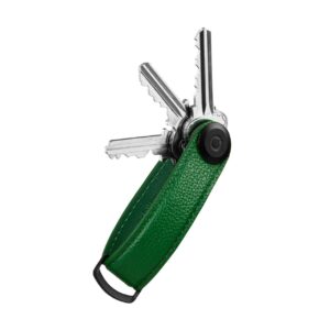 Orbitkey márkájú bőr kulcstartó, a kulcsok rendezett tárolására smaragdzöld színű.