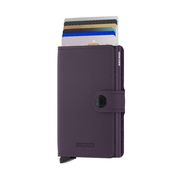 Secrid Miniwallet sötét lila színben, lágy tapintású, sima felületű marhabőrből.