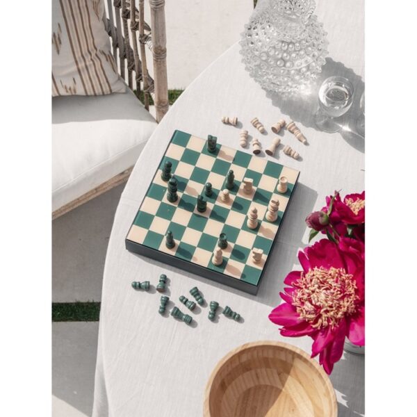 A Printworks Classic Chess eredeti zöld színével nyűgöz le, amelyet bézs színnel kombinál.