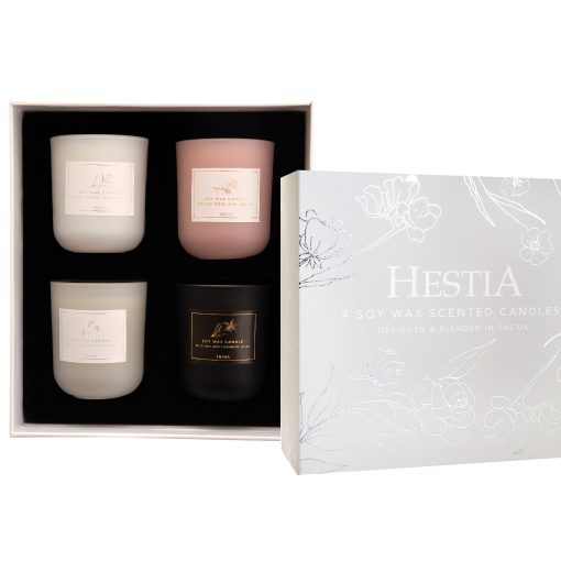 Négy illatgyertyából álló ajándékkészlet, amely tökéletes nyugalmat hoz otthonába. A HESTIA® Home Fragrance-től.