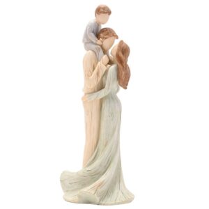 Gyönyörű kortárs faragott műgyanta figura, amely egy anya, egy apa és egy fiú összetartozását ábrázolja. Ez a Juliana figura minimalista.