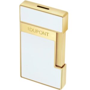 A S.T. Dupont öngyújtó Slimmy a Maison archívumaiból inspirálódott, és az ikonikus Line 2 és az ikonikus Slim 7, a világ legvékonyabb luxus öngyújtója. A Slimmy gondosan megtervezett fehér lakkból készült, arany díszítéssel.