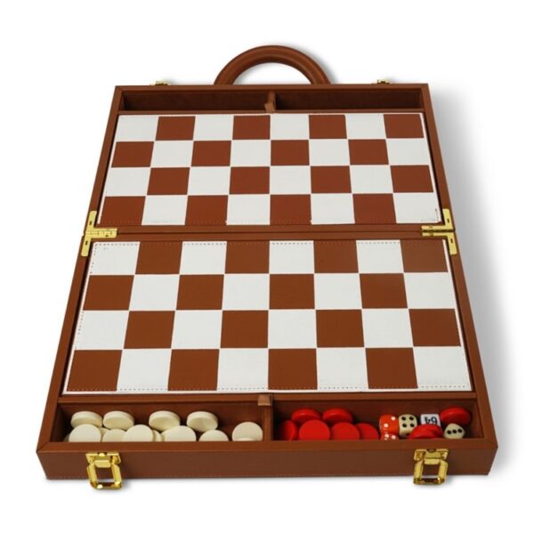 Elegéns, sakk és backgammon bőr táskában az Authentic Modelstől.