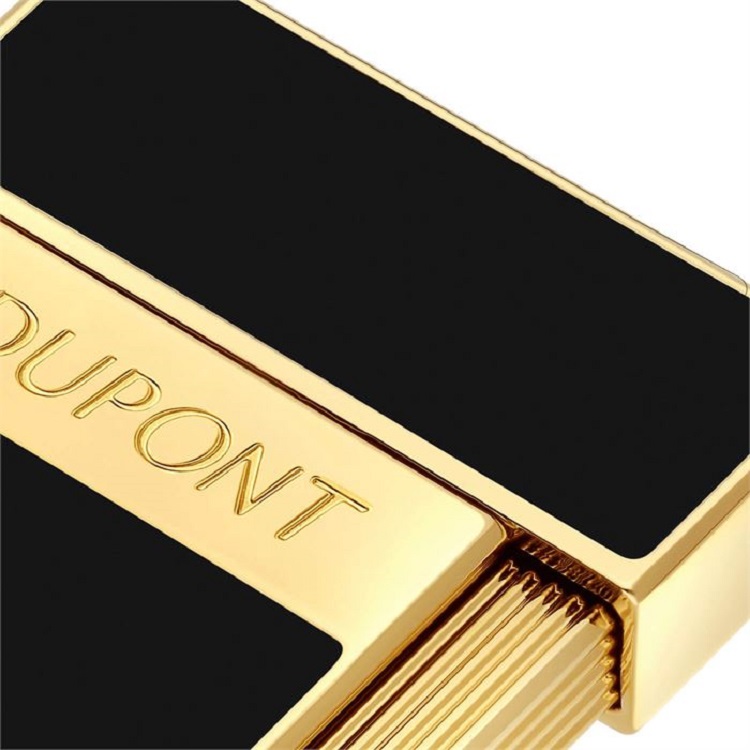 S.T. Dupont Slimmy öngyújtó - fekete, arany. Az S.T. Dupont Slimmy öngyújtót az ikonikus Line 2 és az ikonikus Slim7 inspirálta.