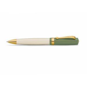 A KAWECO STUDENT golyóstoll 60's Swing kiadásával, amely a hatvanas évek ikonikus stílusát ötvözi a Kaweco-tól megszokott kifogástalan minőséggel és funkcionalitással.