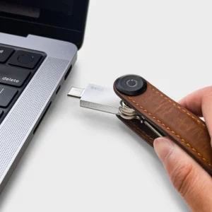 Orbitkey kulcstartó kiegészítő USB C – 64GB. Az USB 3.1 technológia akár 10-szer gyorsabb adatátviteli sebességet biztosít, mint a hagyományos USB 2.0 meghajtók.