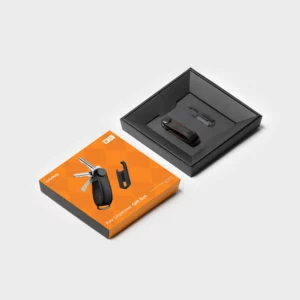 Orbitkey kulcstartó szett, Organiser Crazy Horse. Orbitkey Aktív kulcsszervező és multifunkciós szerszám V2 ajándékcsomag. Velúrszerű bőr, amely kezdetben természetesen kopott és durva megjelenésű, majd idővel karaktert nyer, ahogy a viaszbevonat felszívja a természetes olajokat.