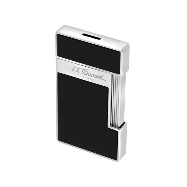 S.T. Dupont Slimmy öngyújtó – fekete króm. Az S.T. Dupont Slimmy az ikonikus Ligne 2 és a legendás Slim 7 modellek inspirációját viseli tovább, modern torch („szúróláng”) kivitelben.