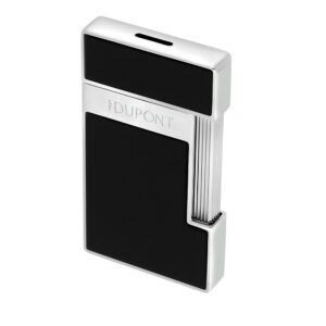 S.T. Dupont Slimmy öngyújtó – fekete króm. Az S.T. Dupont Slimmy az ikonikus Ligne 2 és a legendás Slim 7 modellek inspirációját viseli tovább, modern torch („szúróláng”) kivitelben.