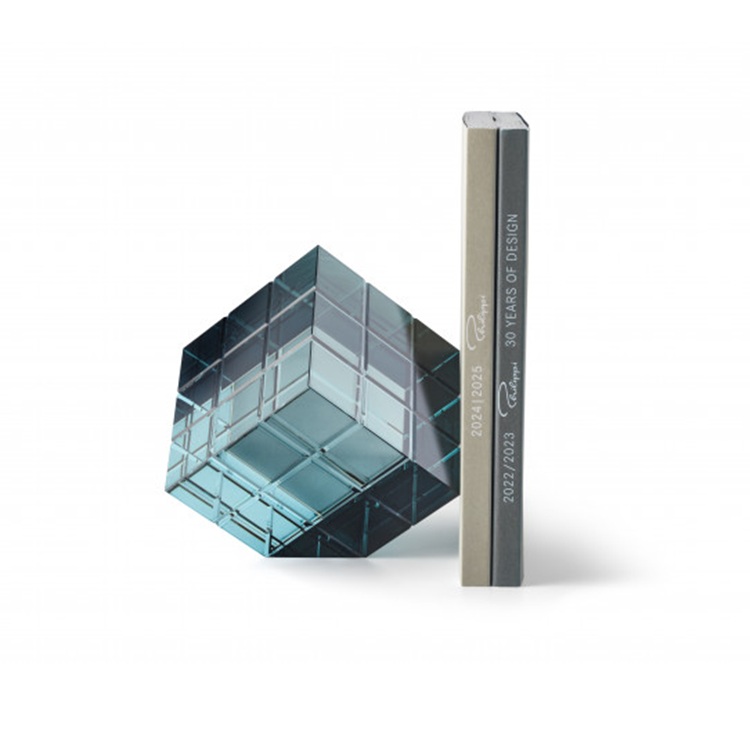 Philippi Tara könyvtámasz. A Philippi TARA könyvtámasz nem csupán egy praktikus kiegészítő, hanem egy valódi designékszer az otthonban vagy irodában.