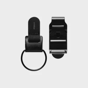 Orbitkey Utility Clip. Ez egy kompakt és elegáns kulcscsipesz, amelyet a mindennapi hordozásra terveztek, hogy a kulcsai gyorsan és kényelmesen elérhetőek legyenek.