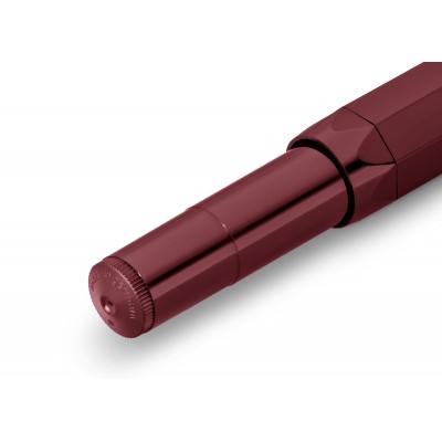 KAWECO CLASSIC SPORT gél rollertoll, 0.7mm fine, bordeaux. A Kaweco Classic Sport széria a márka leghíresebb, 1930-as évekből származó, nyolcszögletű dizájnját hozza el egy modern és rendkívül sima gél rollertoll kivitelben.