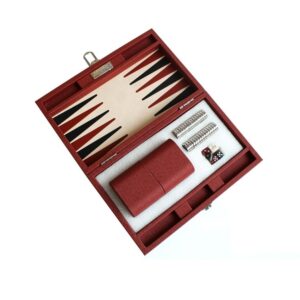 Backgammon készlet - műbör. Fedezze fel a klasszikus backgammon időtlen eleganciáját ezzel a kifinomult, műbőr borítású, összecsukható játékkészlettel.