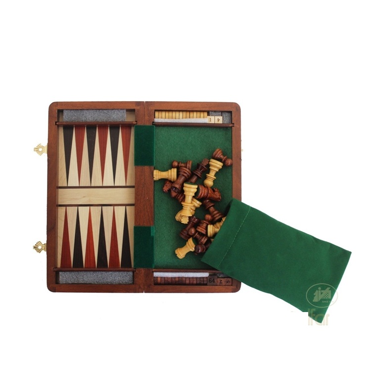 Összecsukható mágneses szett. Emelje társasjáték-élményét a klasszikus elegancia és funkcionalitás ötvözetével.