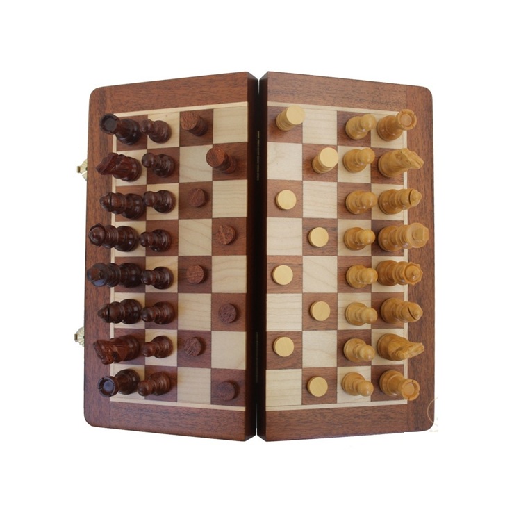 Összecsukható mágneses szett. Emelje társasjáték-élményét a klasszikus elegancia és funkcionalitás ötvözetével.