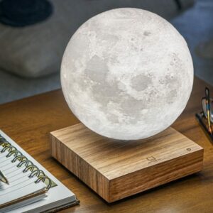 Hold lámpa. A lámpa nem csupán egy világítótest, hanem egy valódi designélmény.