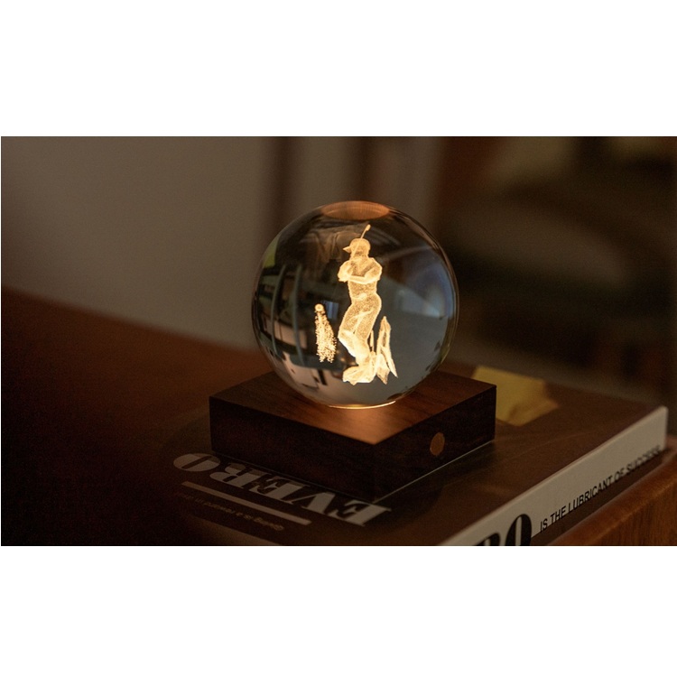 Kristálylámpa - Golfjátékos. Varázsoljon különleges hangulatot otthonába az Amber Crystal Light kristálylámpával.