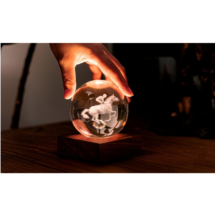 Kristálylámpa - Lovaglás. Varázsoljon különleges hangulatot otthonába az Amber Crystal Light kristálylámpával.