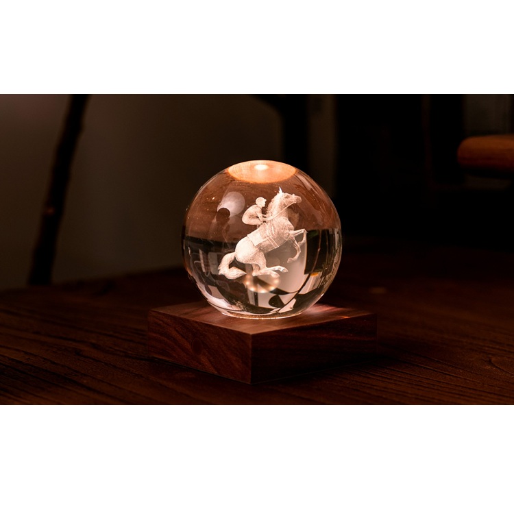 Kristálylámpa - Lovaglás. Varázsoljon különleges hangulatot otthonába az Amber Crystal Light kristálylámpával.