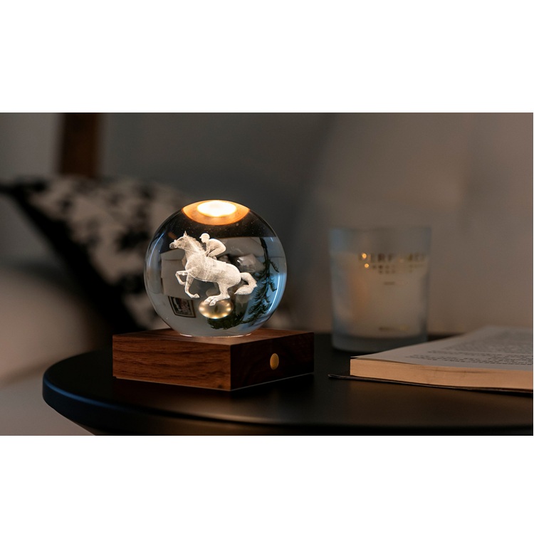 Kristálylámpa - Lovaglás. Varázsoljon különleges hangulatot otthonába az Amber Crystal Light kristálylámpával.