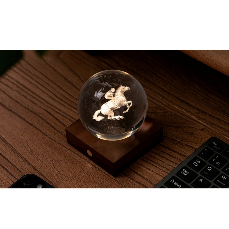 Kristálylámpa - Lovaglás. Varázsoljon különleges hangulatot otthonába az Amber Crystal Light kristálylámpával.