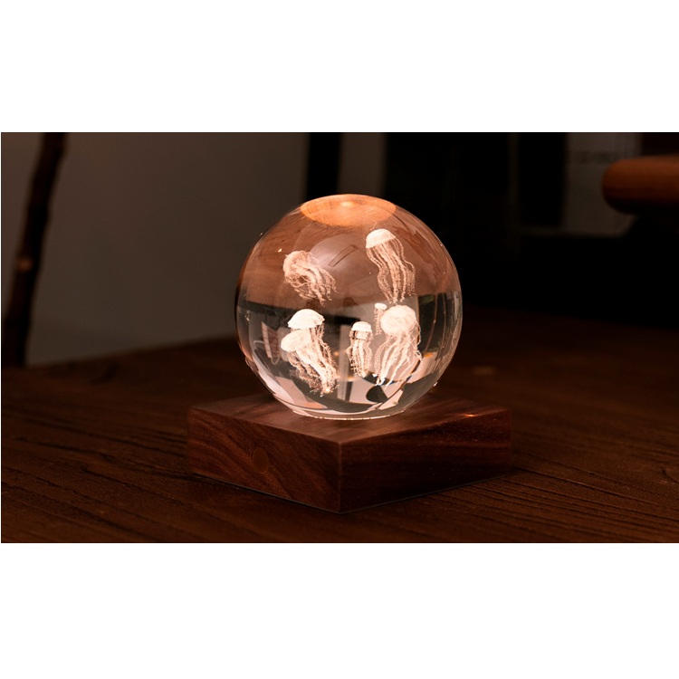 Kristálylámpa - Medúza. Varázsoljon különleges hangulatot otthonába az Amber Crystal Light kristálylámpával.