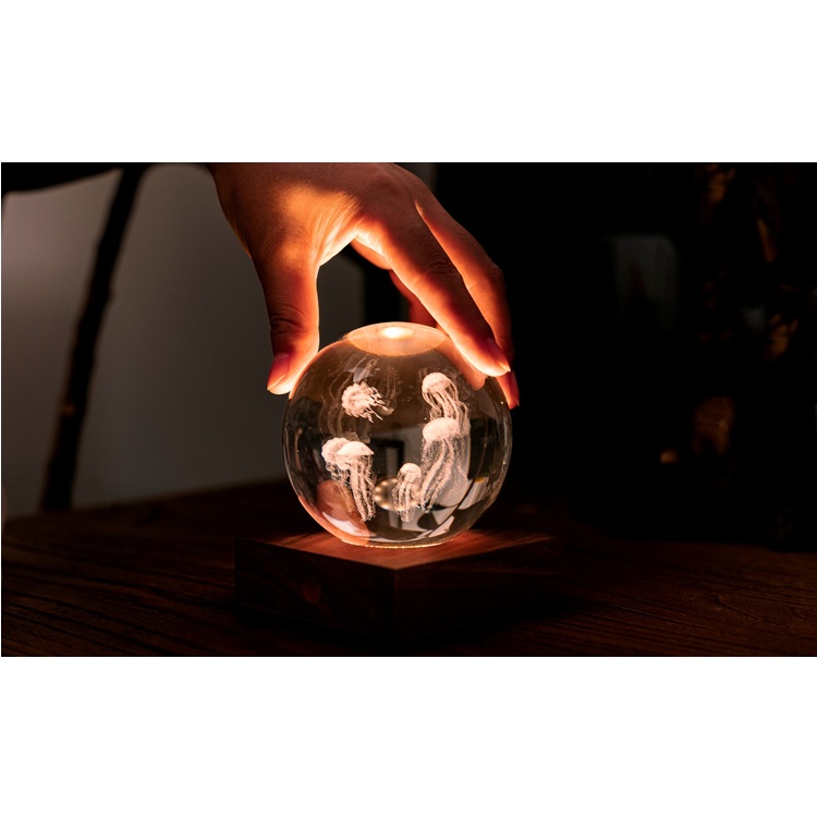 Kristálylámpa - Medúza. Varázsoljon különleges hangulatot otthonába az Amber Crystal Light kristálylámpával.