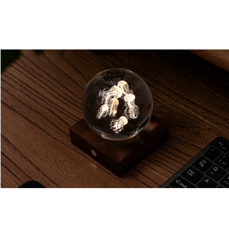 Kristálylámpa - Medúza. Varázsoljon különleges hangulatot otthonába az Amber Crystal Light kristálylámpával.