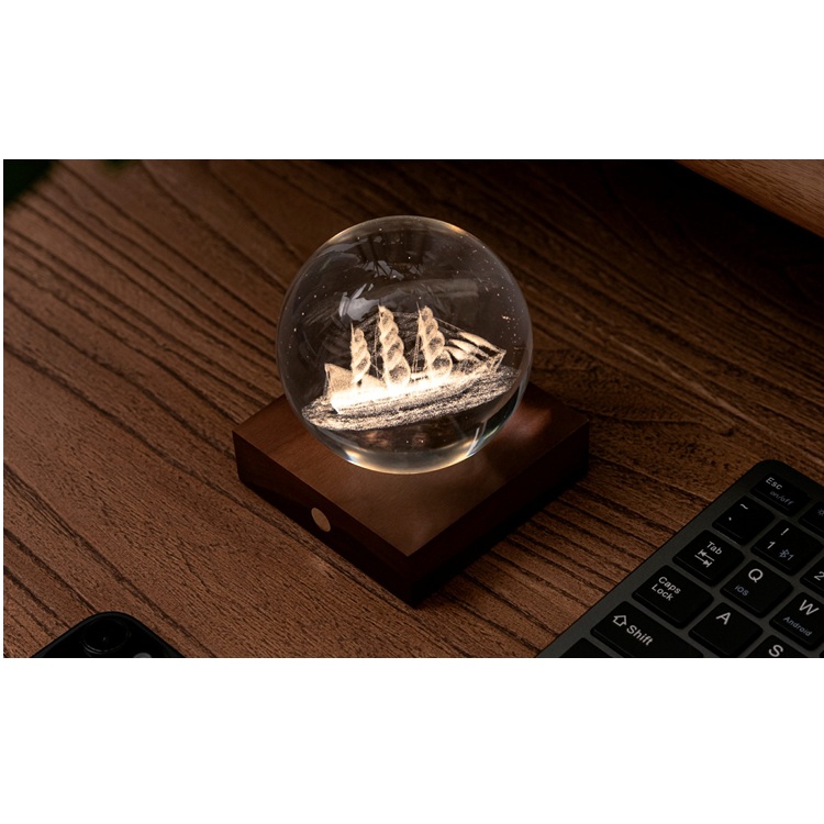 Kristálylámpa - Vitorlás hajó. Varázsoljon különleges hangulatot otthonába az Amber Crystal Light kristálylámpával.