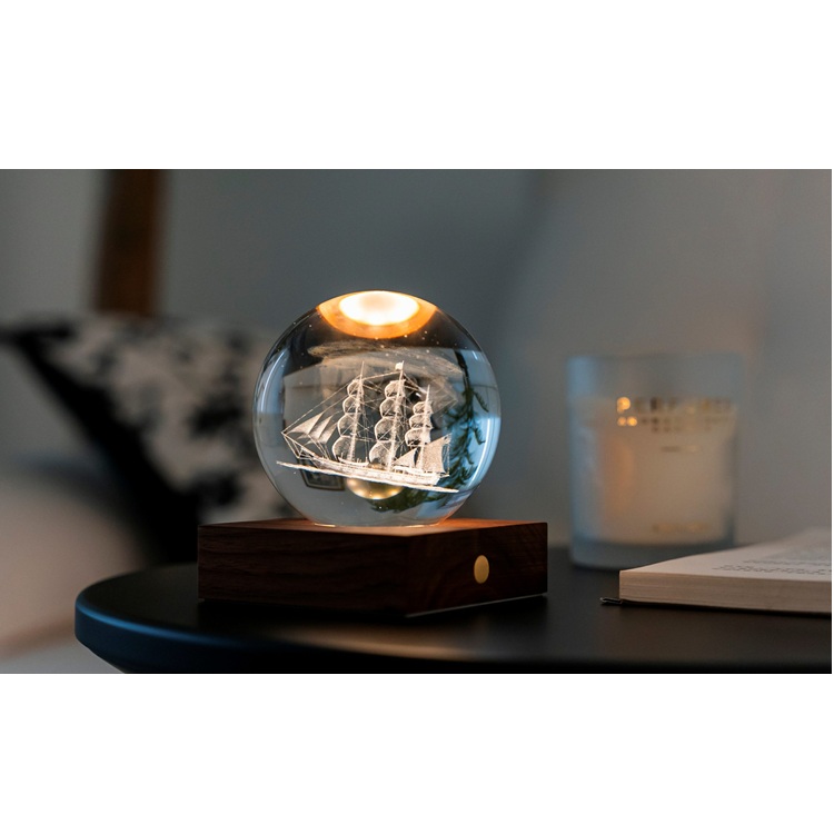 Kristálylámpa - Vitorlás hajó. Varázsoljon különleges hangulatot otthonába az Amber Crystal Light kristálylámpával.