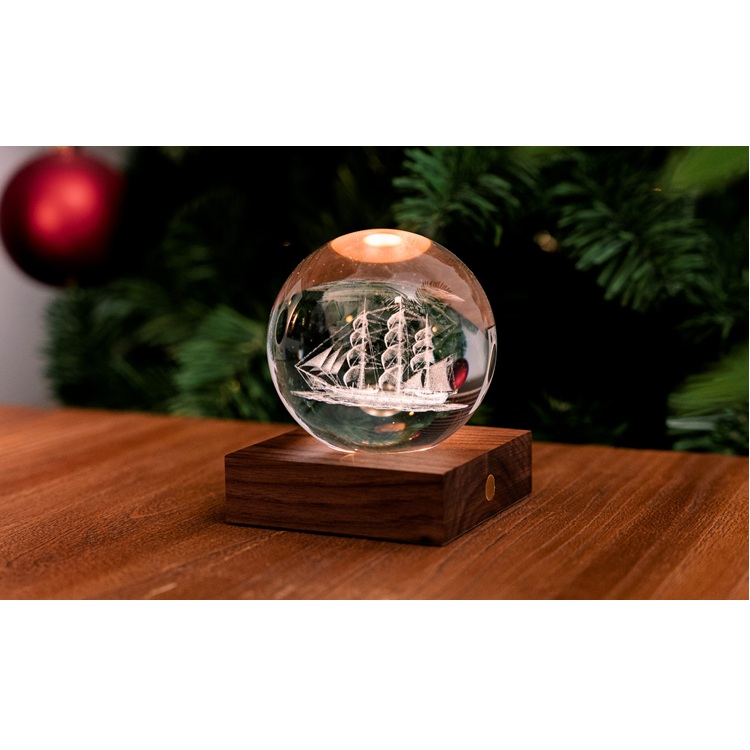Kristálylámpa - Vitorlás hajó. Varázsoljon különleges hangulatot otthonába az Amber Crystal Light kristálylámpával.