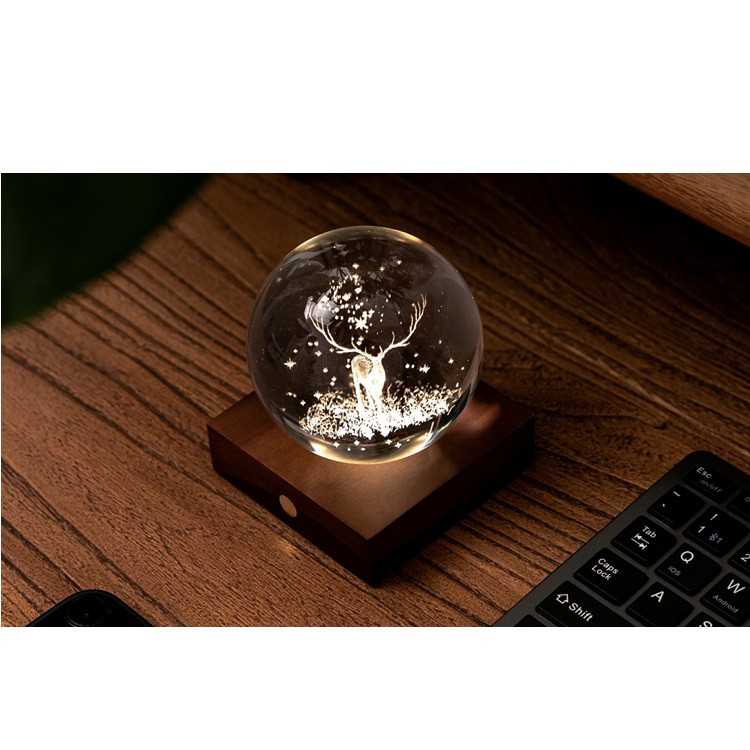 Kristálylámpa - Szarvasbika. Varázsoljon különleges hangulatot otthonába az Amber Crystal Light kristálylámpával.