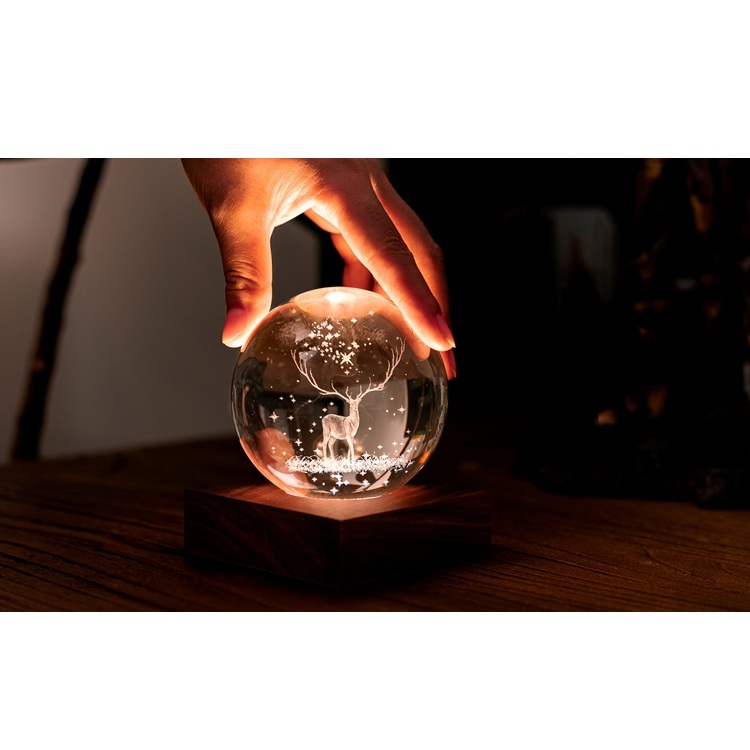 Kristálylámpa - Szarvasbika. Varázsoljon különleges hangulatot otthonába az Amber Crystal Light kristálylámpával.