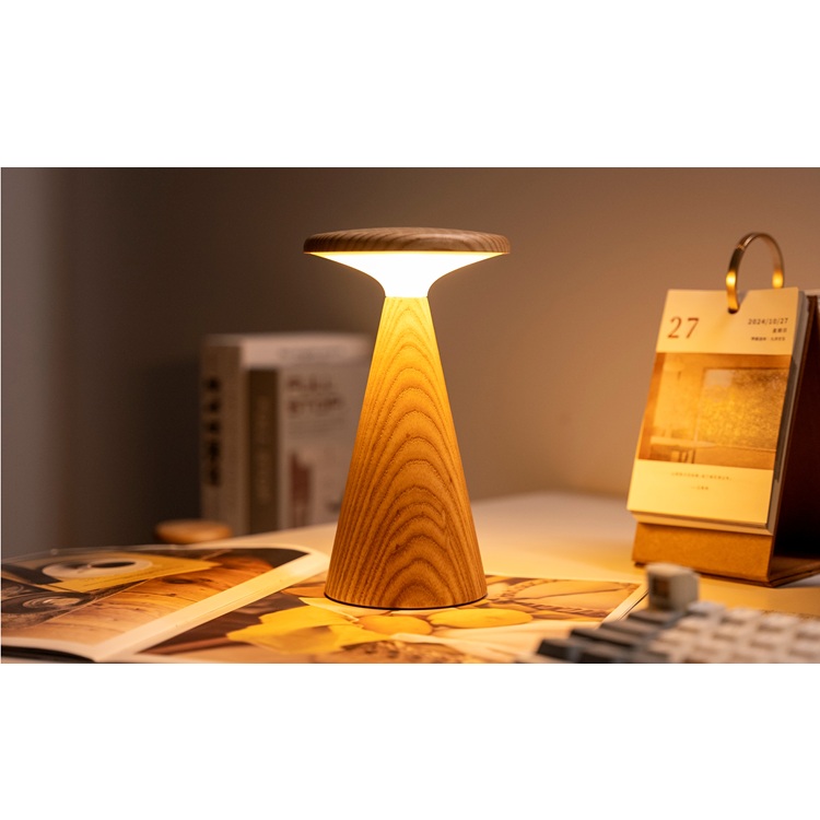 Hold lámpa. A lámpa nem csupán egy világítótest, hanem egy valódi designélmény.