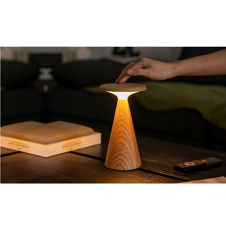 Hold lámpa. A lámpa nem csupán egy világítótest, hanem egy valódi designélmény.