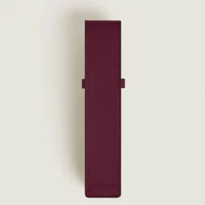 Montblanc Meisterstück tolltartó 1 tollnak - bordó. A Montblanc Meisterstück tolltartó pántos záródással rendelkezik.