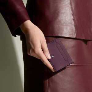 Montblanc Sartorial bankkártyatartó - bordó. A Montblanc Sartorial 5CC kártyatartó a modern elegancia és a funkcionalitás tökéletes találkozása.