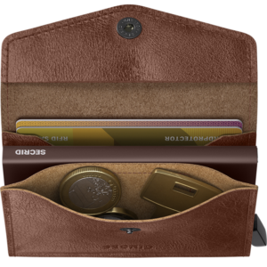 Secrid bankkártyatartó - Envelope Vintage Cognac. Minimalista forma, maximális funkcionalitás. A Secrid Envelope Vintage elegáns megjelenésével és okos kialakításával tökéletes választás azoknak, akik kompakt, mégis praktikus pénztárcát keresnek a mindennapokra.