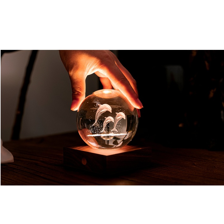 Kristálylámpa - Delfin. Varázsoljon különleges hangulatot otthonába az Amber Crystal Light kristálylámpával.
