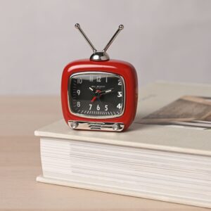 Asztali óra - Miniatűr Retró TV. Ez a hihetetlenül bájos, zsebméretű asztali óra egy klasszikus, 60-as, 70-es évekbeli retró televíziót formáz.