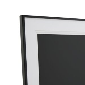 Képkeret - Fekete, 13x18. Ez egy klasszikus téglalap alakú, kifejezetten minimalista és elegáns megjelenésű asztali képkeret.